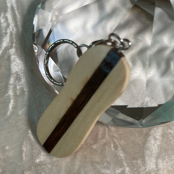 Hawaii Wood slipper keychain/charm - Picture 4 of 6